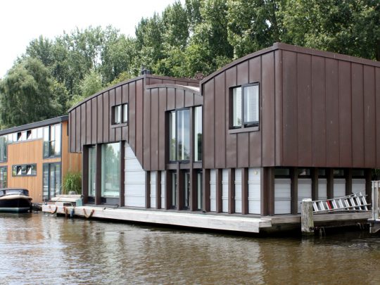 Nieuwbouw woonboot woonark Amsterdam schinkelzijde- BEELEN CS architecten Eindhoven