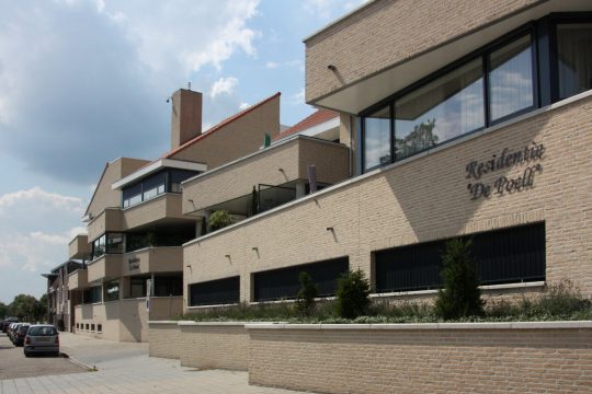 Appartementengebouwen De Poell en La Poste, Nederweert - gevel, zicht op terrassen - BEELEN CS architecten Eindhoven