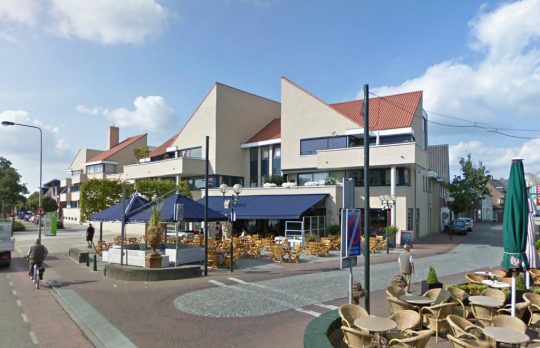 Appartementengebouwen De Poell en La Poste, Nederweert - terras horeca - BEELEN CS architecten Eindhoven