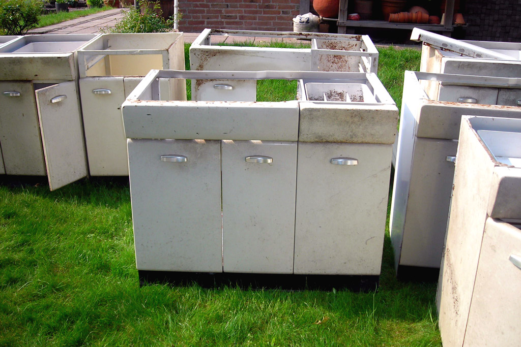 American Kitchen onderkasten op grasveld