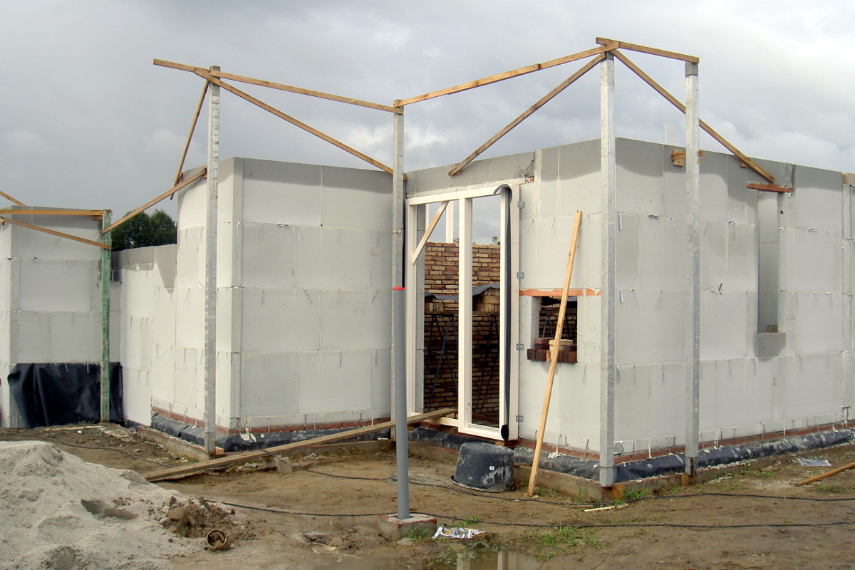 Nieuwbouw Woonhuis met kantoor te Weert bouwfoto kalkzandsteen binnenwanden