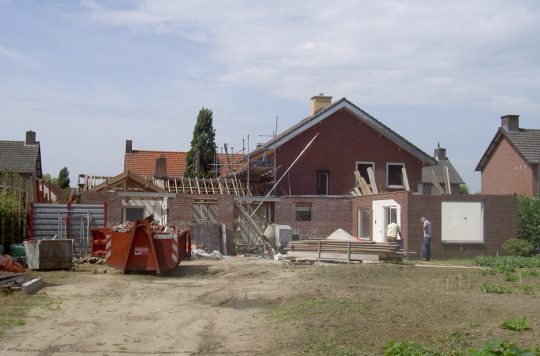 Transformatie tot passiefwoning - bouwfoto achterzijde - BEELEN CS architecten Eindhoven