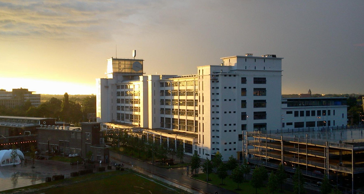 klokgebouw kleur - BEELEN CS architecten Eindhoven