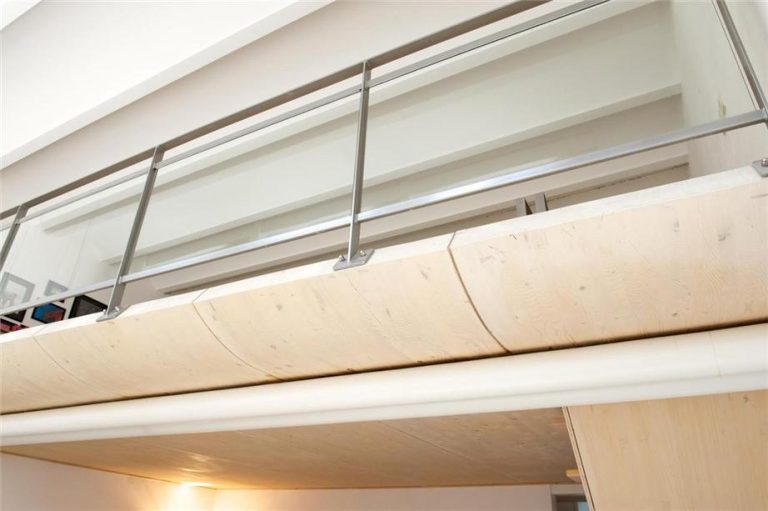 balkon van volkern houten delen