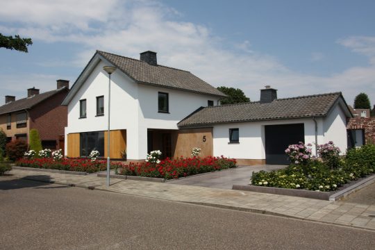 BEELEN CS architecten Eindhoven transformatie jaren 50 woning tot passief woning Nederweert voorzijde