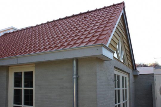 uitbreiding en verbouwing jaren 30 woning in Waalwijk dak en goot detail