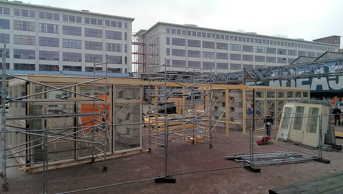 de basis van het paviljoen is gereed