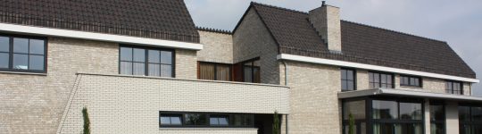 Villa te Weert door BEELEN CS architecten bv